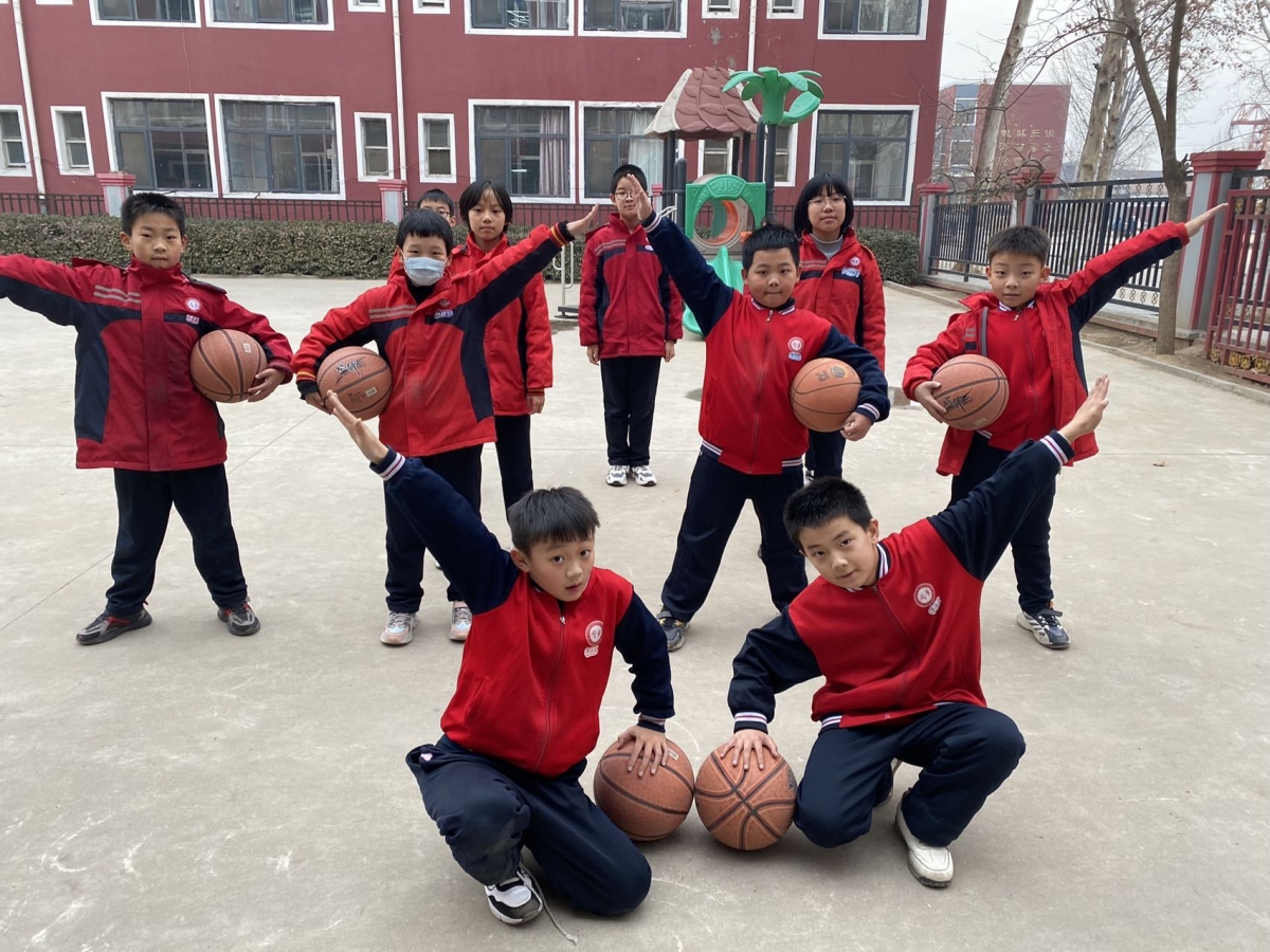 小学部的“篮球少年”