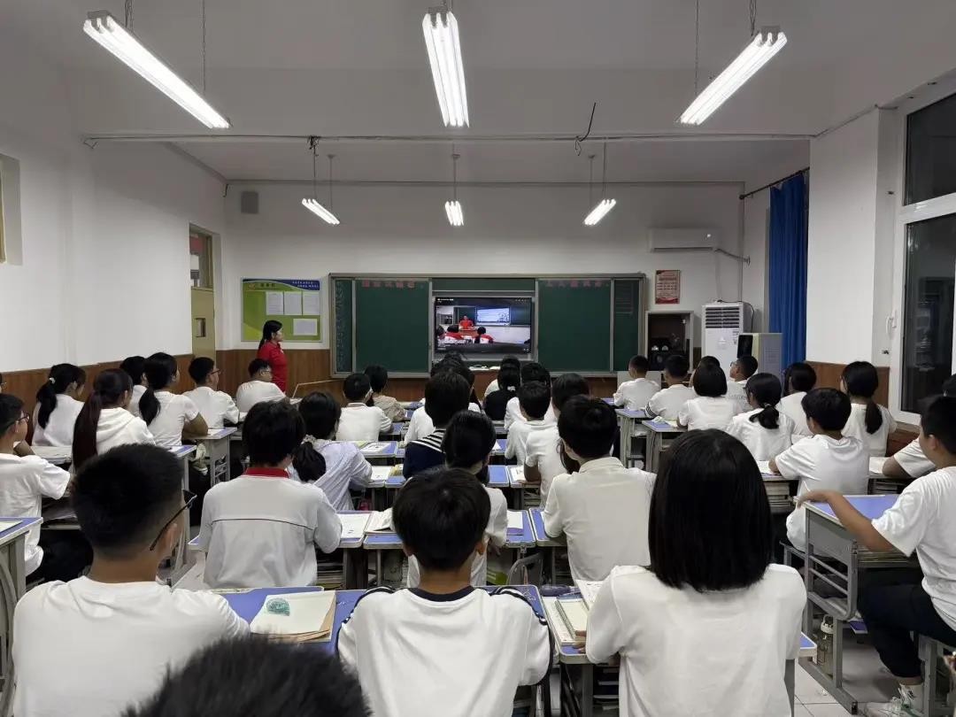  启航新学期，一起向未来 | 开学第一课开讲啦！ 